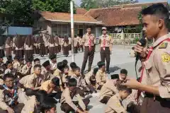 Latih-Pramuka-di-MI-1