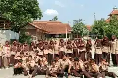 Latih-Pramuka-di-MI-13