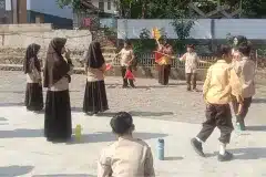 Latih-Pramuka-di-MI-2